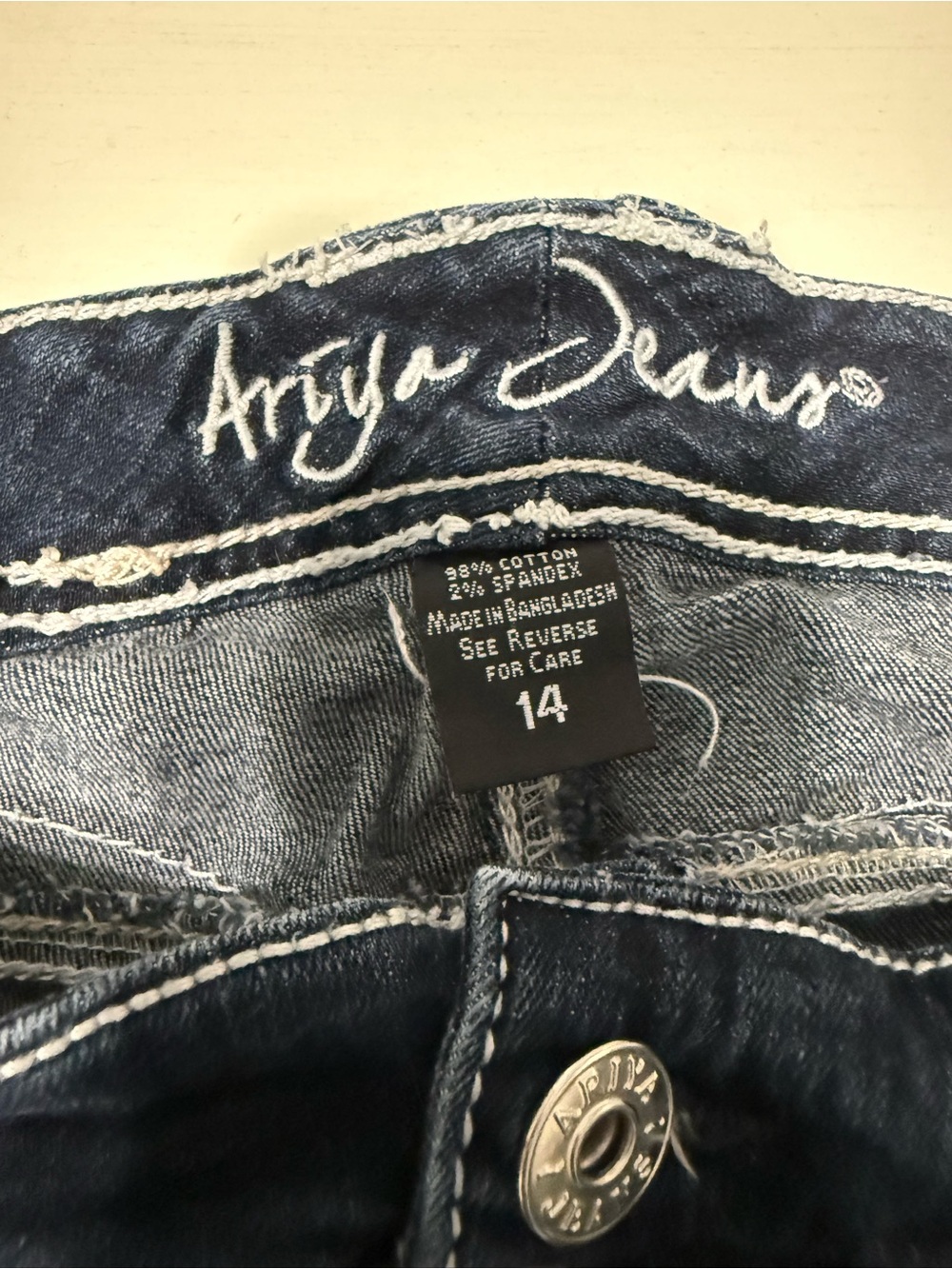 Ariya Women’s Dark Blue Distressed Capri Jeans - Picture 5 of 6